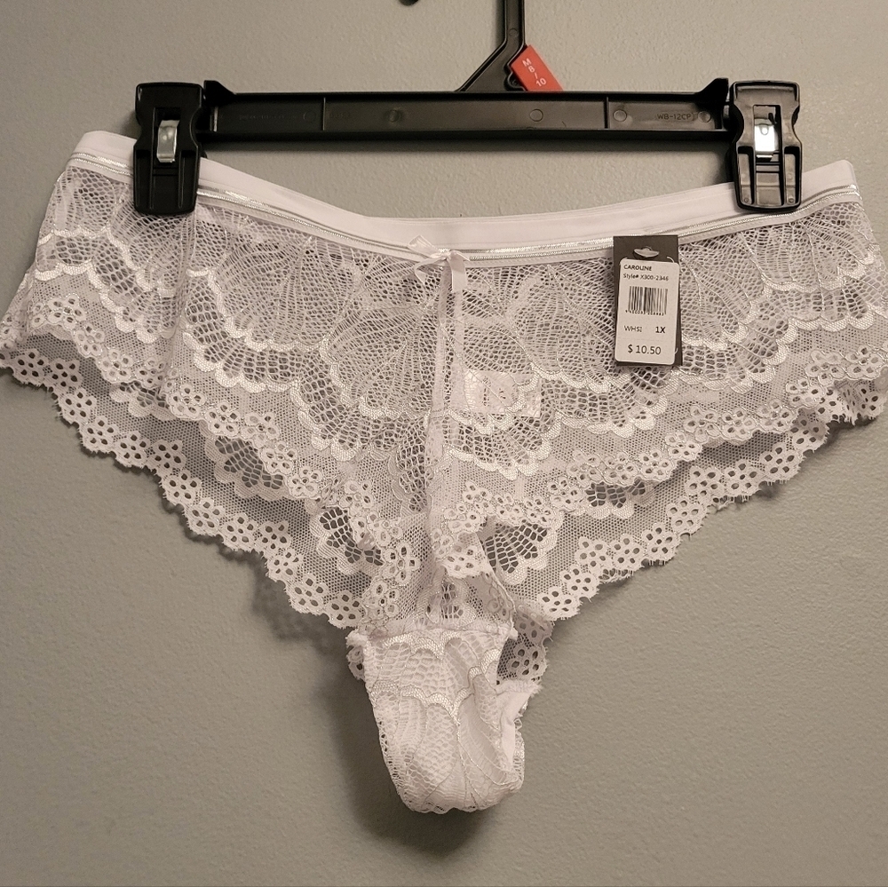 Fredericks of Hollywood Caroline White Lace Thong Cheeky Panty NWT